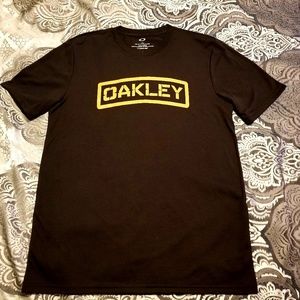 Oakley T-shirt